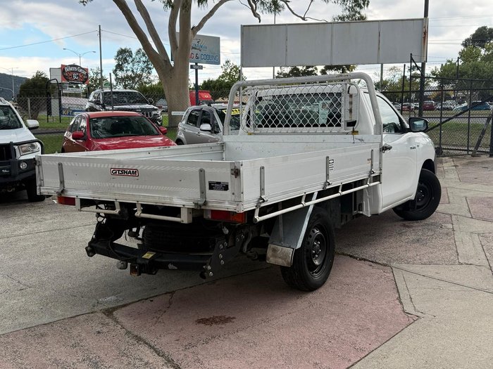 2015 Toyota Hilux Workmate TGN121R 4x2 Glacier White