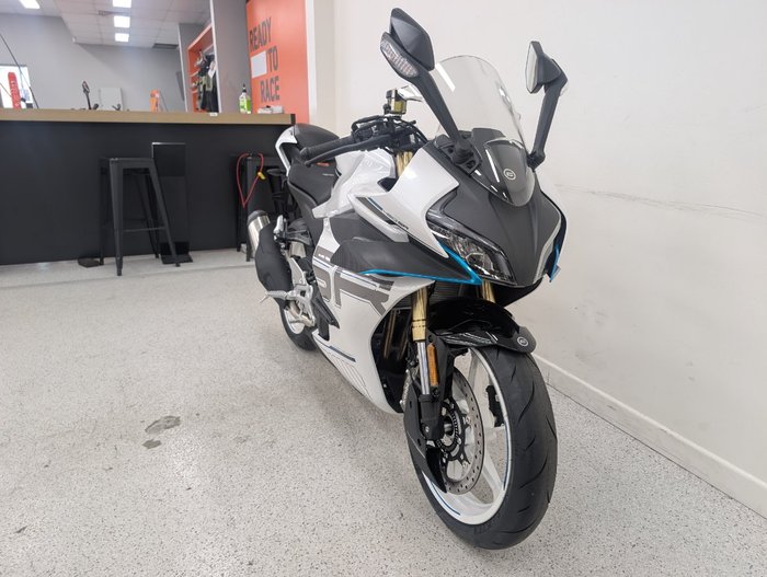 2026 CFMOTO 450 SR ABS White