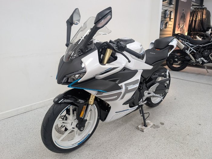 2026 CFMOTO 450 SR ABS White