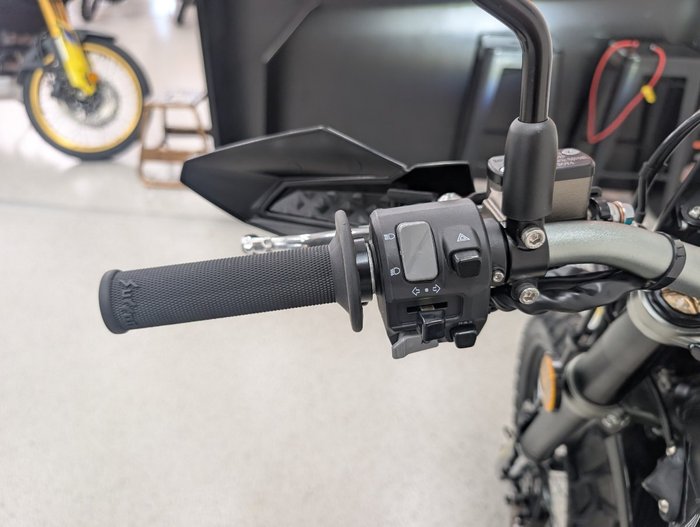 2025 Sur-ron ULTRA BEE R BLK/YELLOW