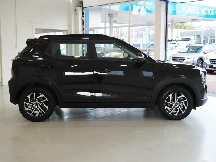 2025 Mahindra XUV3XO AX5L