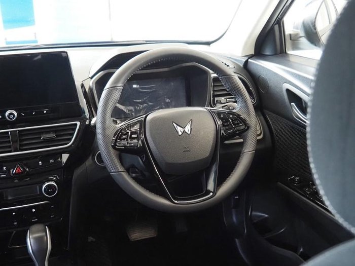 2025 Mahindra XUV3XO AX5L
