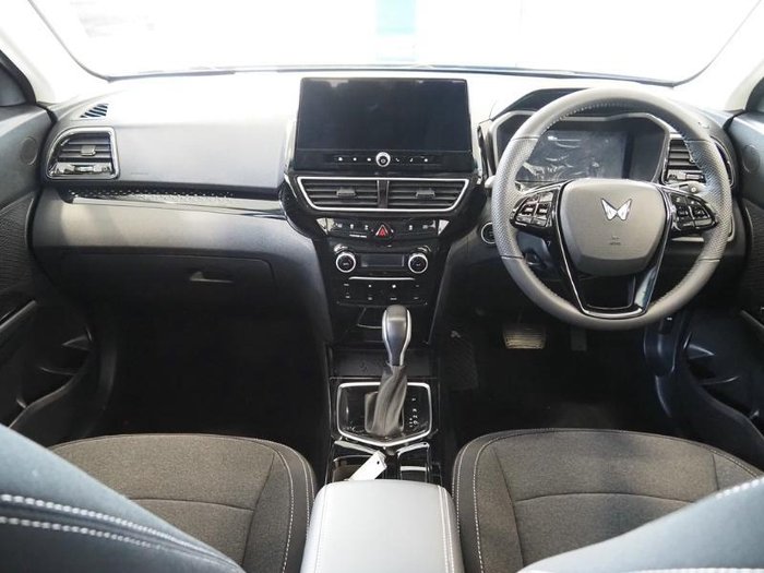 2025 Mahindra XUV3XO AX5L