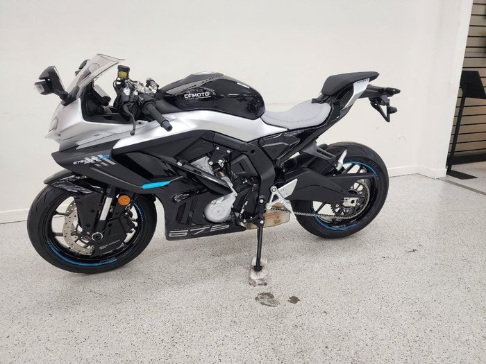 2025 CFMOTO 675 SR-R NEBULA BLACK