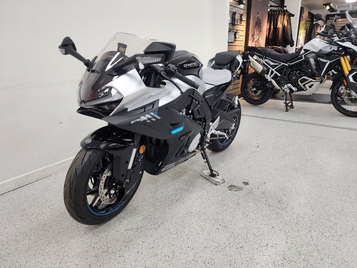 2025 CFMOTO 675 SR-R NEBULA BLACK