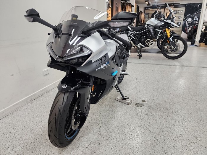 2025 CFMOTO 675 SR-R NEBULA BLACK