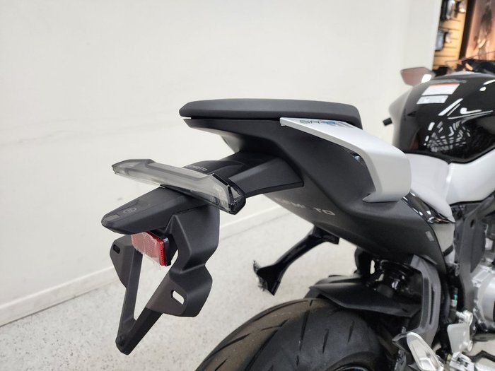 2025 CFMOTO 675 SR-R NEBULA BLACK