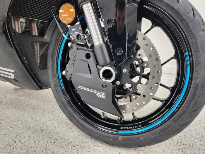 2025 CFMOTO 675 SR-R NEBULA BLACK