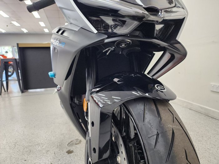 2025 CFMOTO 675 SR-R NEBULA BLACK