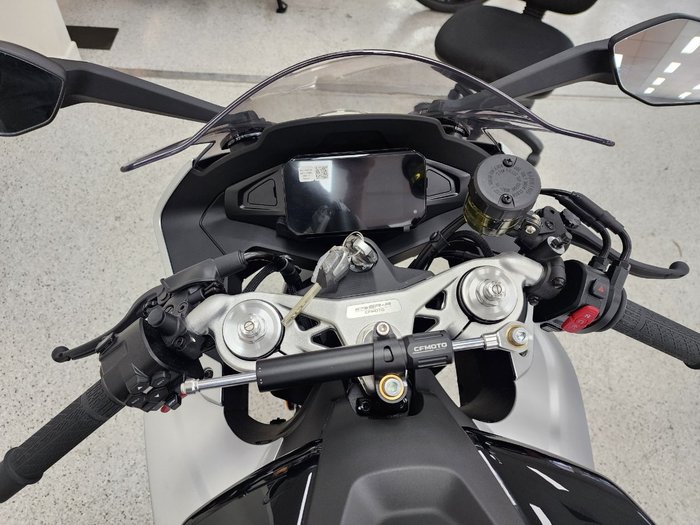 2025 CFMOTO 675 SR-R NEBULA BLACK
