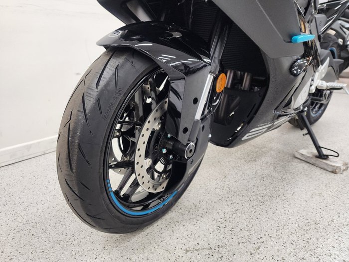 2025 CFMOTO 675 SR-R NEBULA BLACK