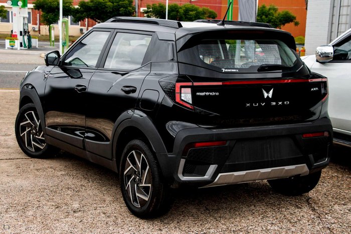 2025 Mahindra XUV3XO AX7L Stealth Black & Galvano Grey Roof