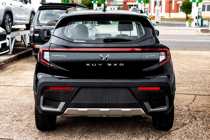 2025 Mahindra XUV3XO AX7L Stealth Black & Galvano Grey Roof