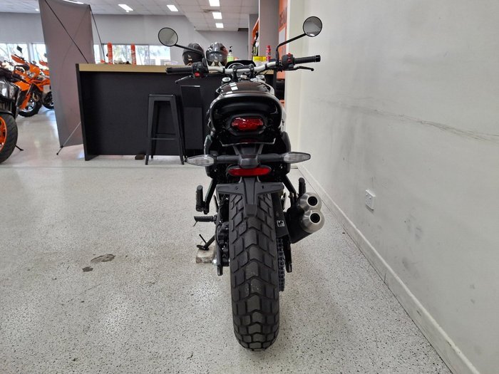 2026 Triumph Tracker 400 Phantom Black