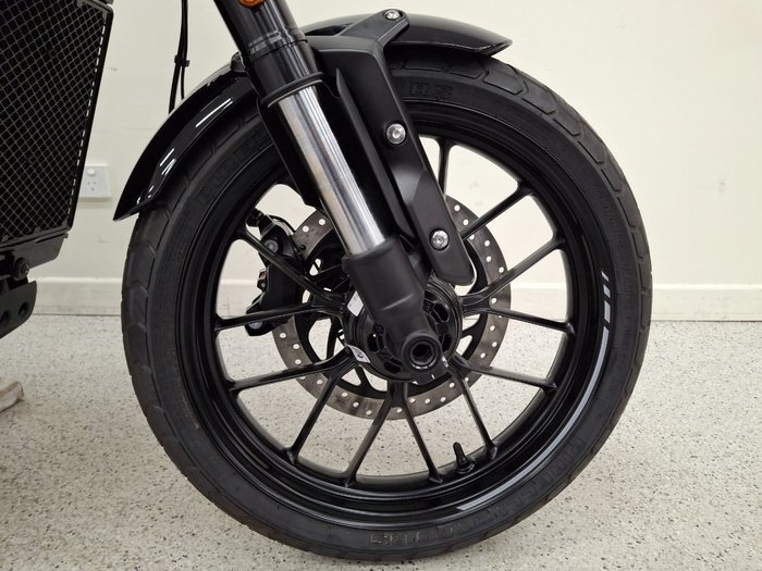 2026 Triumph Tracker 400 Phantom Black