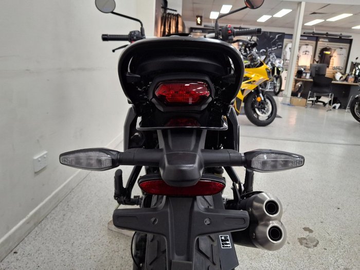 2026 Triumph Tracker 400 Phantom Black