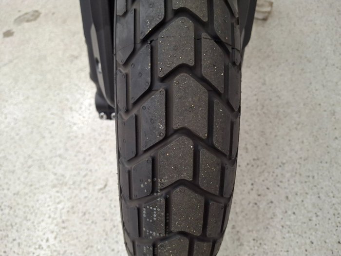 2026 Triumph Tracker 400 Phantom Black