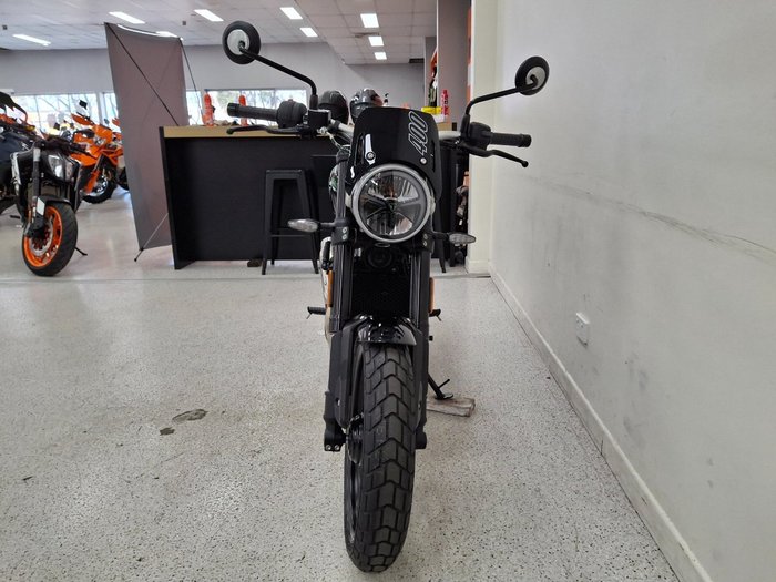2026 Triumph Tracker 400 Phantom Black