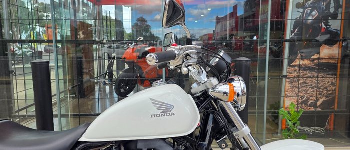 2010 Honda VT750S WHITE