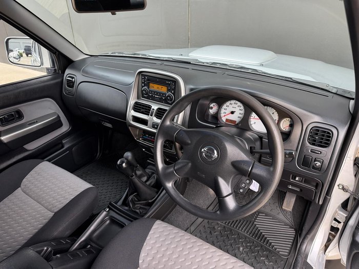 2010 Nissan Navara ST-R