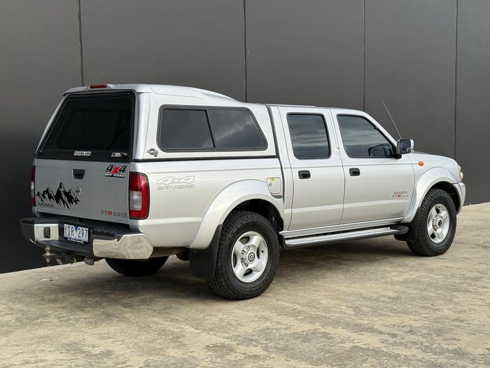 2010 Nissan Navara ST-R
