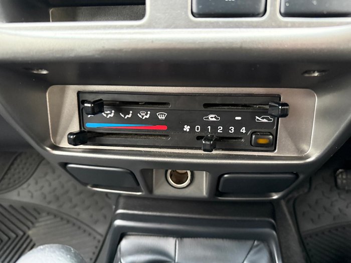 2010 Nissan Navara ST-R