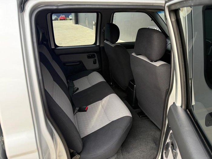 2010 Nissan Navara ST-R