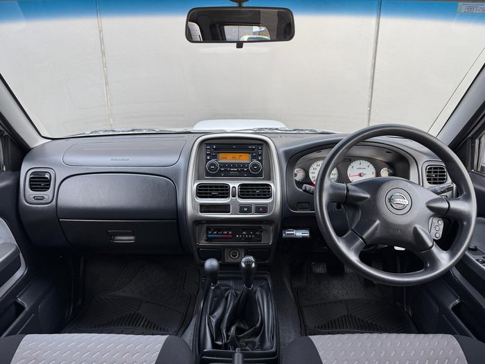 2010 Nissan Navara ST-R