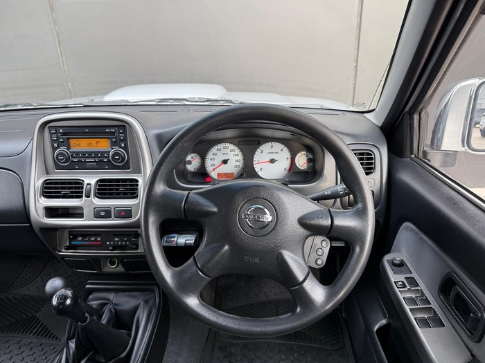 2010 Nissan Navara ST-R