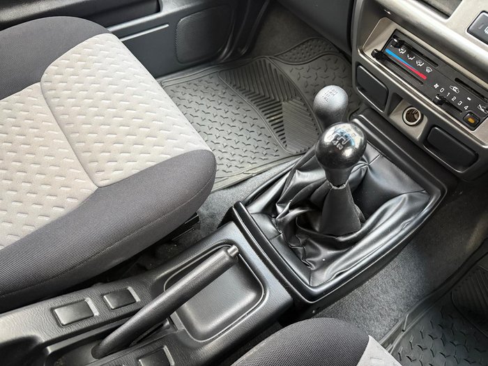 2010 Nissan Navara ST-R