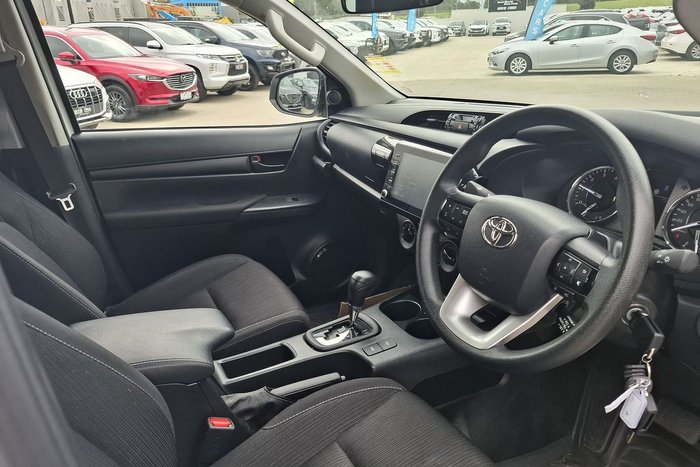 2023 Toyota Hilux SR