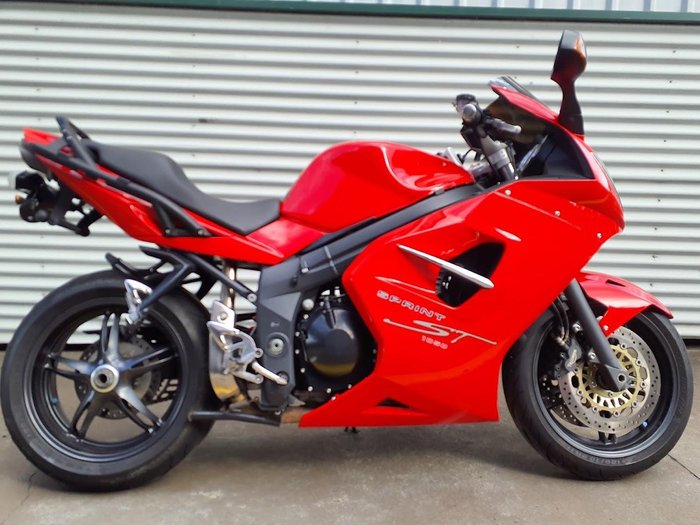 2008 Triumph Sprint ST 1050 Sprint Red