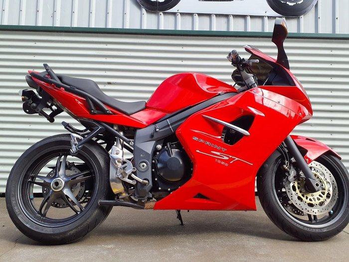 2008 Triumph Sprint ST 1050 Sprint Red