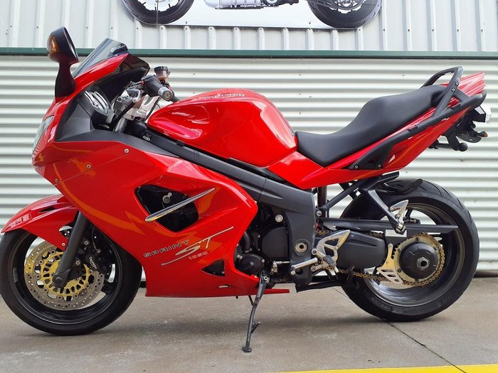 2008 Triumph Sprint ST 1050 Sprint Red