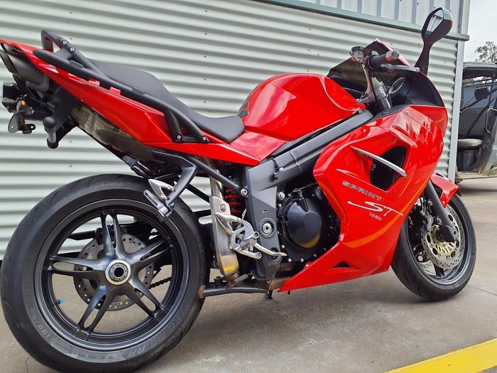 2008 Triumph Sprint ST 1050 Sprint Red