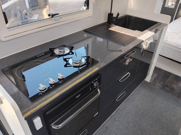 2019 New Age Caravans 18Ft Oz Classic Couples Van With Full Ensuite- Price Reduced