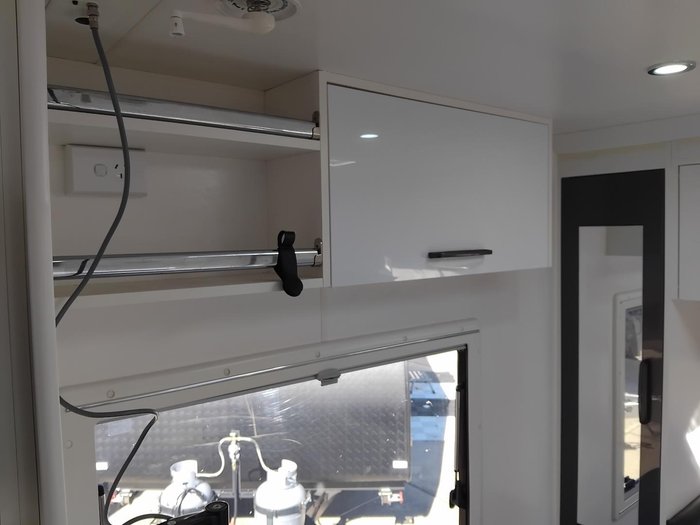 2019 New Age Caravans 18Ft Oz Classic Couples Van With Full Ensuite