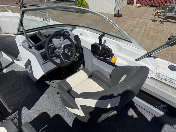 2014 QUINTREX 540 Cruiseabout