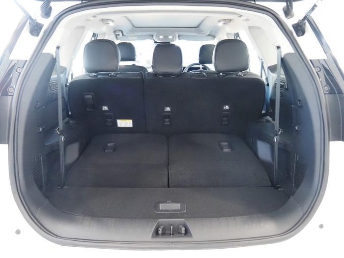 2025 Mahindra XUV700 AX7L