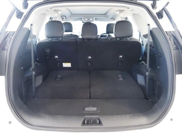 2025 Mahindra XUV700 AX7L