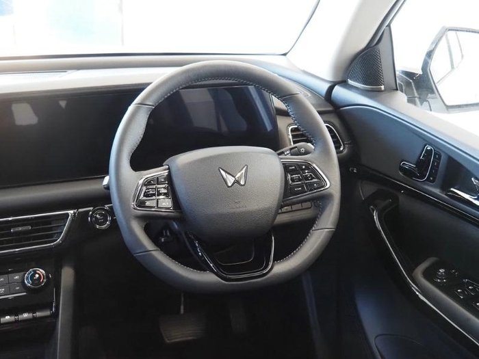 2025 Mahindra XUV700 AX7L
