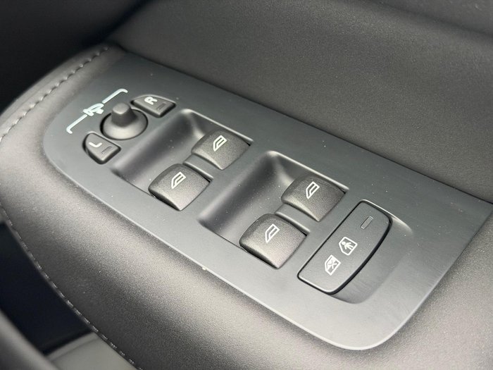 2025 Volvo XC60 Ultra B5 Dark