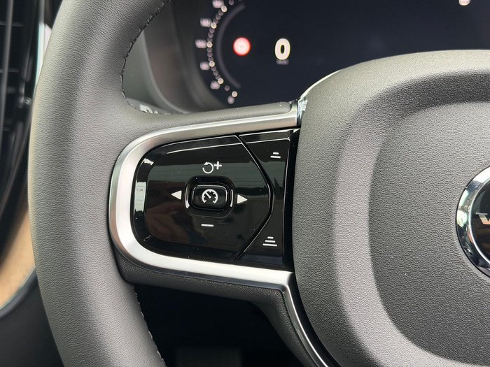 2025 Volvo XC60 Ultra B5 Dark