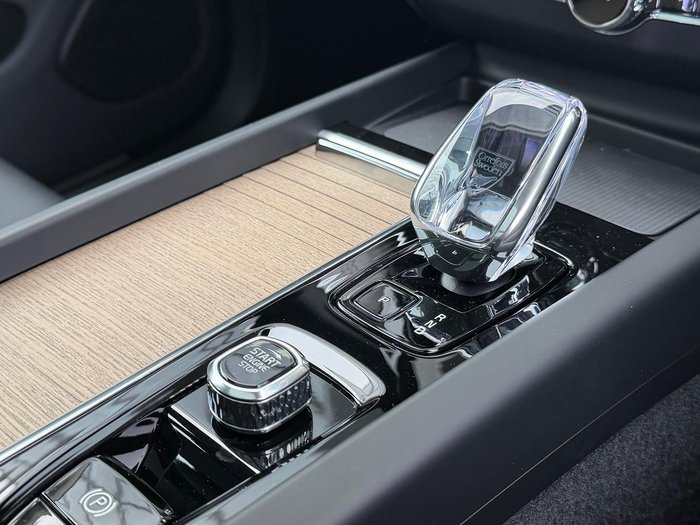 2025 Volvo XC60 Ultra B5 Dark