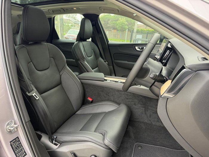 2025 Volvo XC60 Ultra B5 Dark