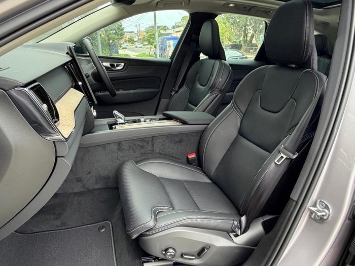 2025 Volvo XC60 Ultra B5 Dark