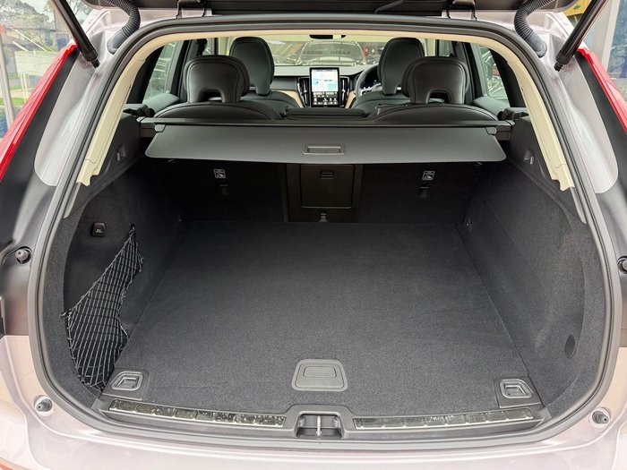 2025 Volvo XC60 Ultra B5 Dark