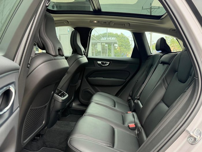2025 Volvo XC60 Ultra B5 Dark