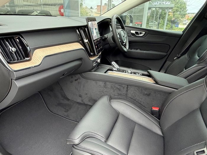 2025 Volvo XC60 Ultra B5 Dark