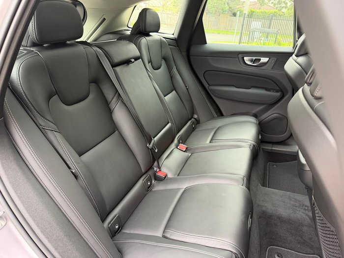 2025 Volvo XC60 Ultra B5 Dark